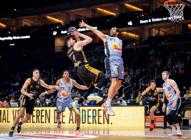 转会窗里的 转会窗里的