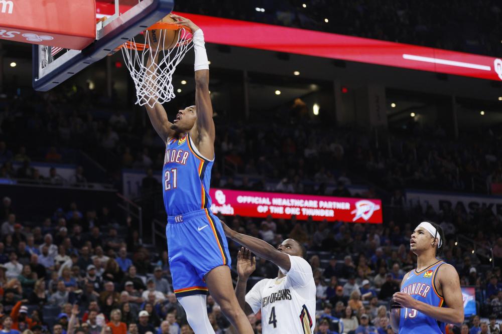 与球迷间持 与球迷间持