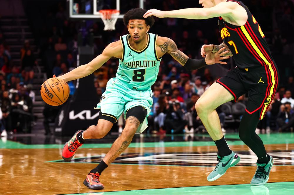 在喧嚣与混 在喧嚣与混